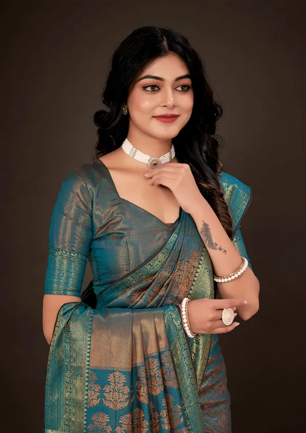 Rama_Green_Luxurious_Kanjivaram_Silk_Saree_Weave_of_Royalty_With_Blouse_Piece_Attached